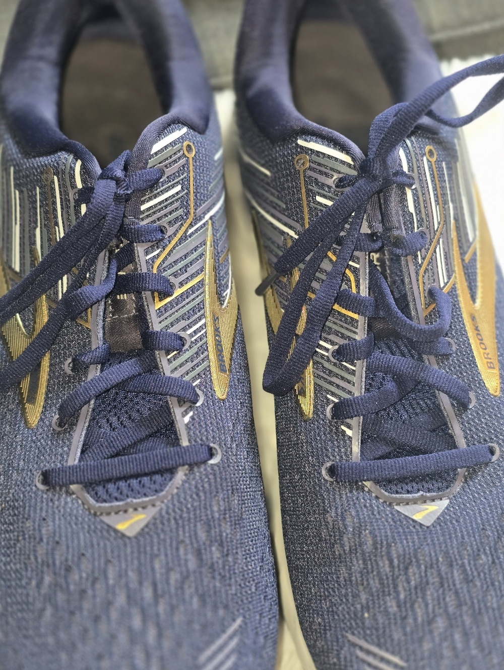 EUC Brooks Adrenaline GTS 19 Men's Sz 13 Running Shoes Navy Blue 1102941D439 - Picture 10 of 16